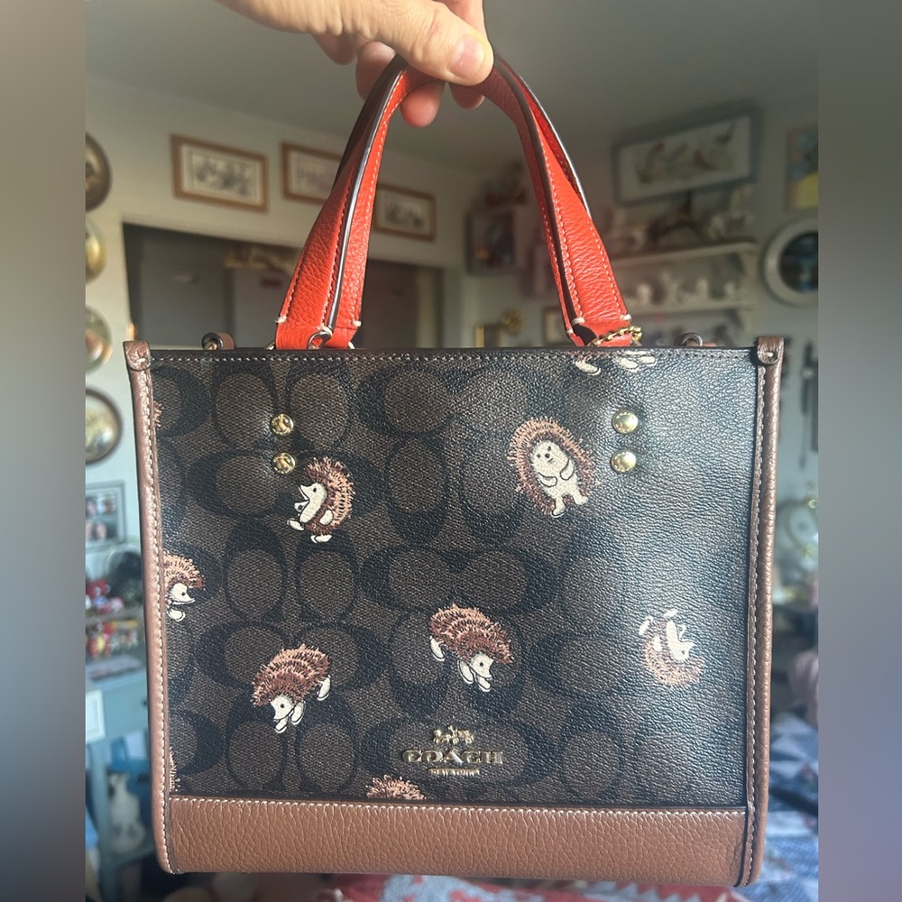 SOLD-Dempsey Tote 22 In Signature Canvas With Hedgehog Print